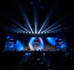 BeauEver“与光同尘”年度盛典暨新品发布会于京落幕： 携手芭莎艺术之夜，共启铂金肌源焕活系列