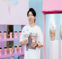 茉莉奶白「小茉莉」IP首入潮玩界 携手大久保亮相曼谷TTE展